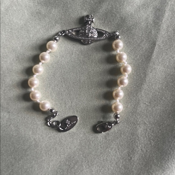 Vivienne Westwood Elegant Pearl and Silver Bracelet